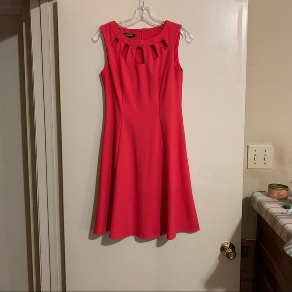 Roz & Ali Sleeveless Cut out Crew Neck Coral Midi Dress. Size 2 - Picture 8 of 8